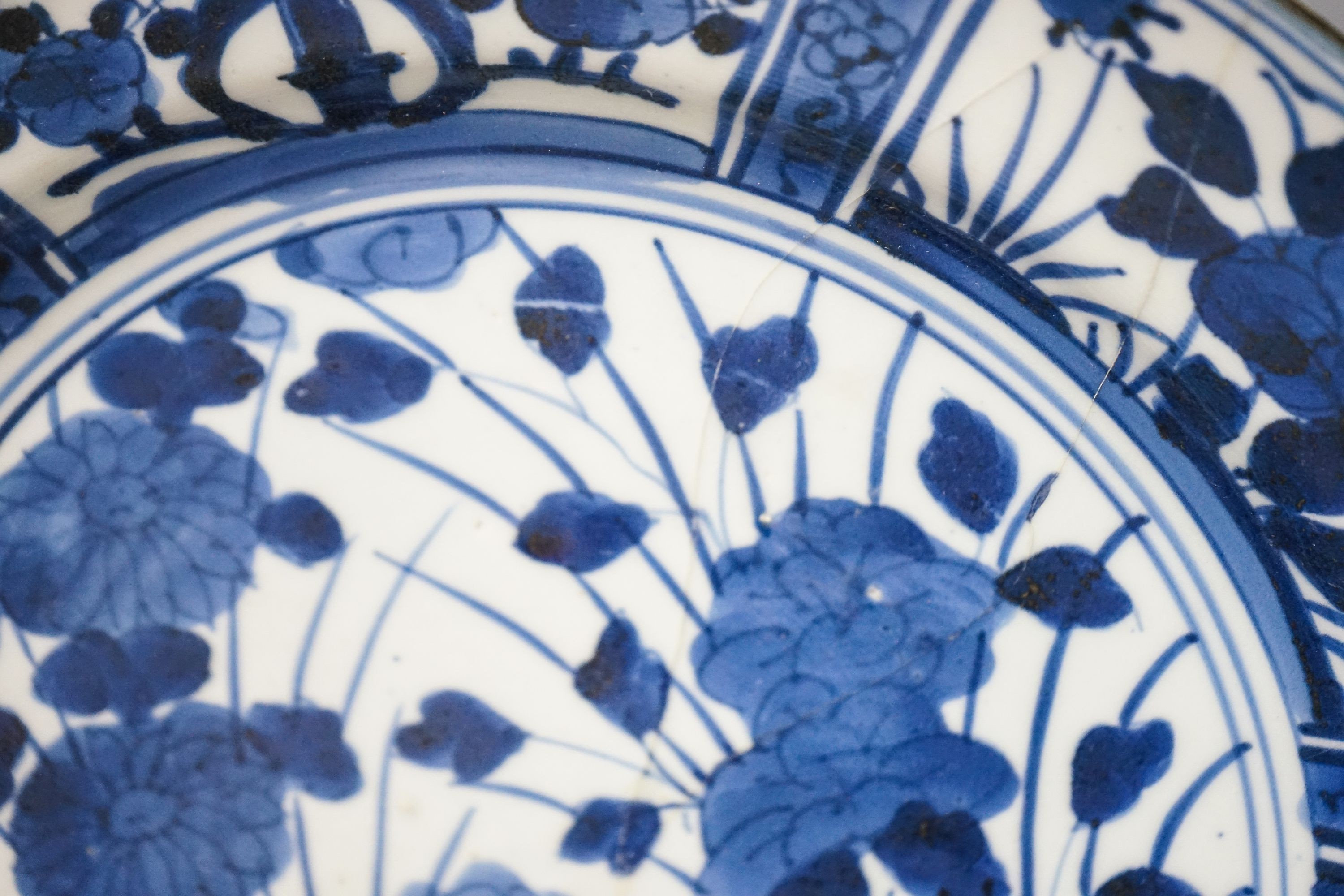 A Japanese blue and white dish, a Chinese blue and white meiping and a clobbered plate 33cm